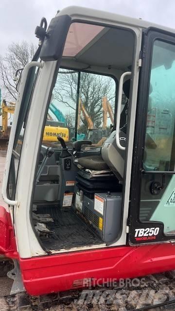 Takeuchi TB250 Мини екскаватори < 7 т