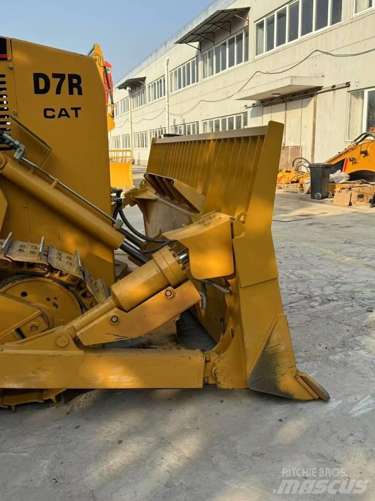 CAT D 7 R LGP Верижни булдозери
