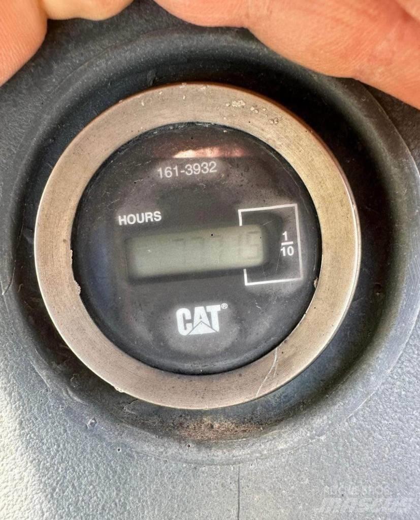 CAT 420 D Товарач със заден ексватор