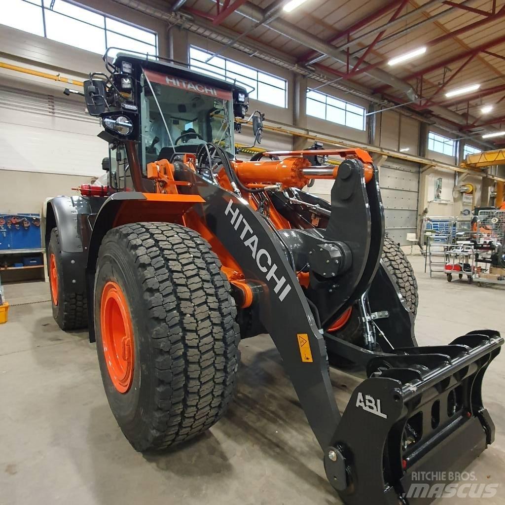 Hitachi ZW220-7 Колесни товарачи