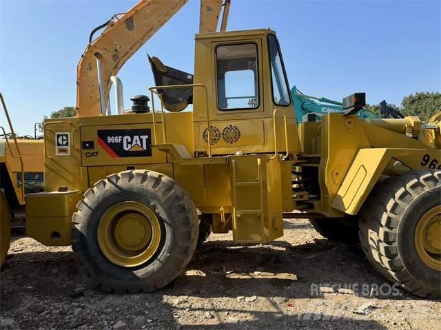 CAT 966 F Колесни товарачи