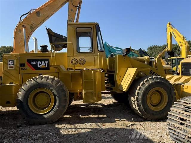 CAT 966 F Колесни товарачи