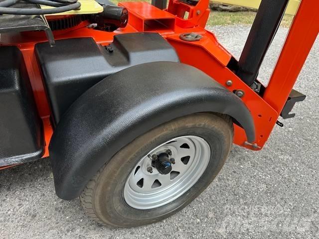 JLG T 350 Моторизирани платформи с ремарке