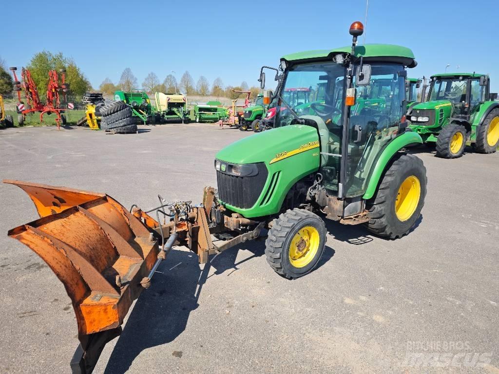 John Deere 3720 Компактни трактори
