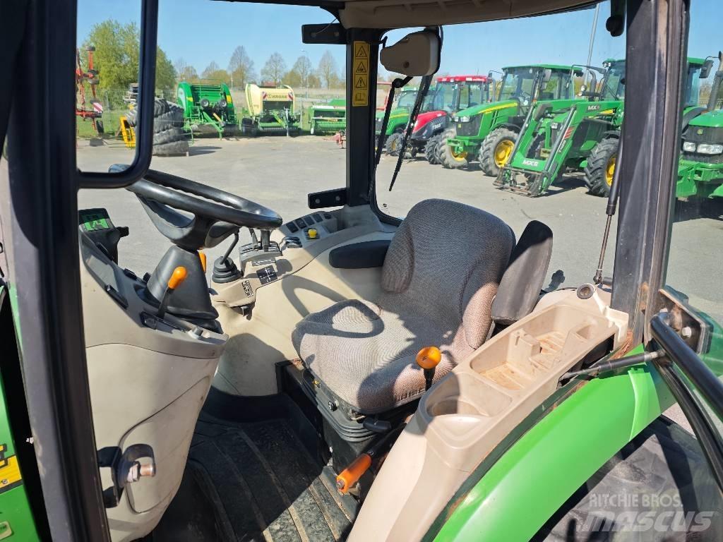 John Deere 3720 Компактни трактори