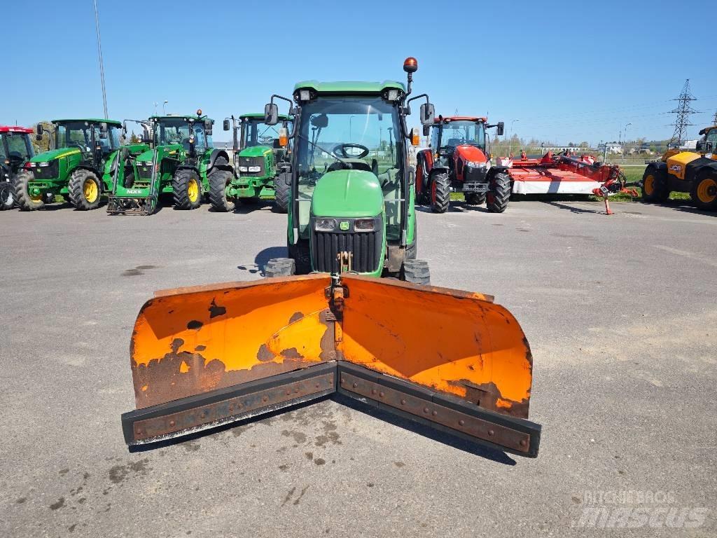 John Deere 3720 Компактни трактори