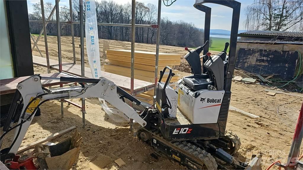 Bobcat E10Z Товарач със заден ексватор