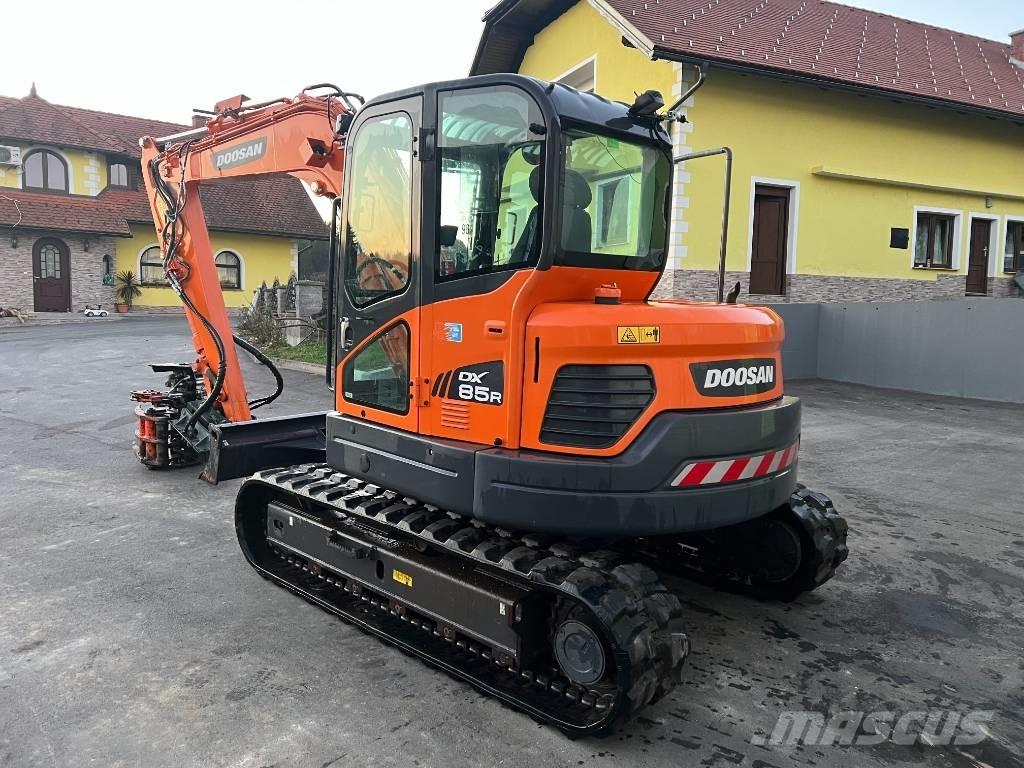 Doosan DX85R-3 Средни екскаватори 7т - 12т