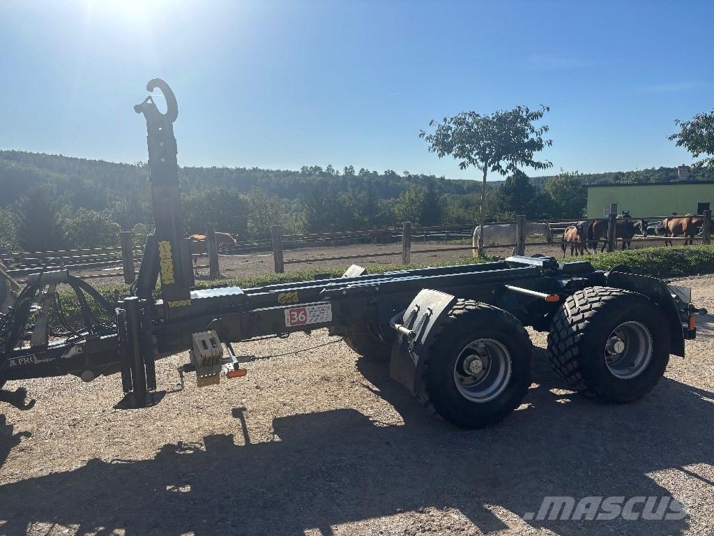 Pronar T 185 Ремаркета за бали