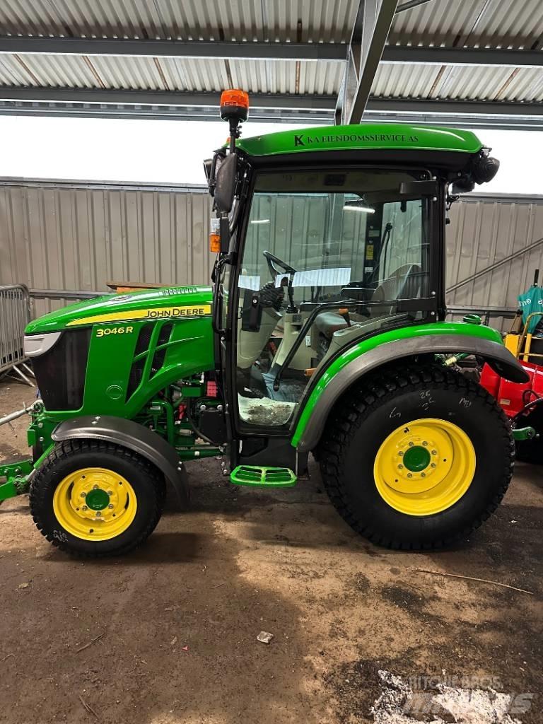 John Deere 3046 R Трактори