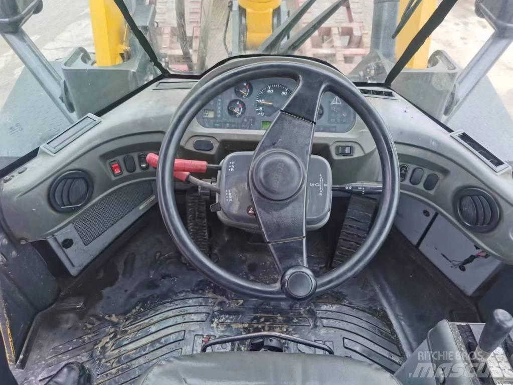 Komatsu WA 380 Колесни товарачи