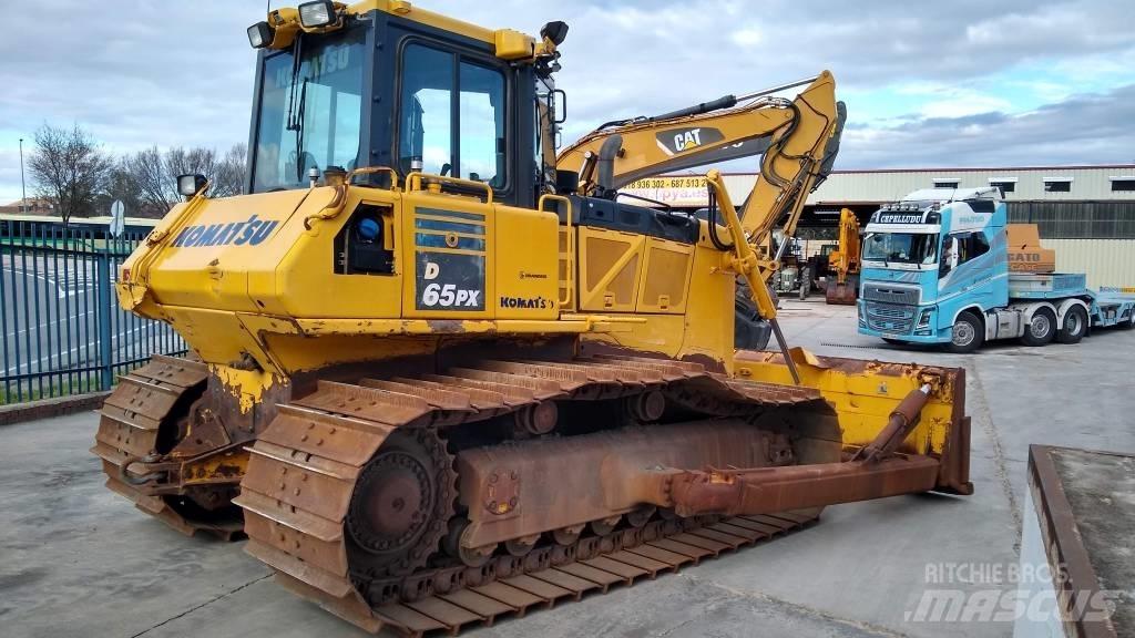 Komatsu D65PX-18 Верижни булдозери
