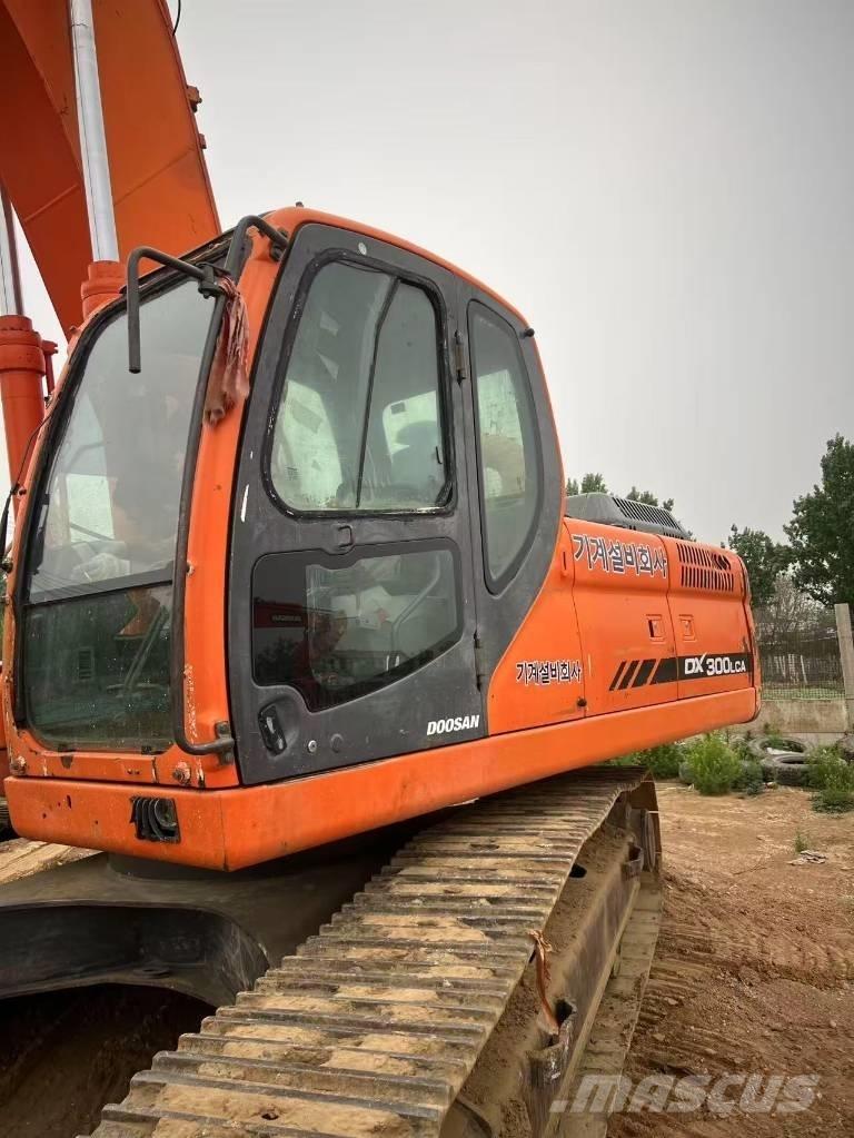 Doosan DX300LCA Верижен екскаватор