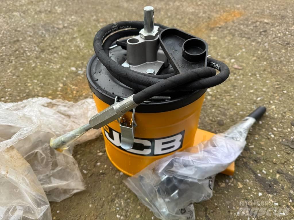 JCB 3 DX 4X4 ( UNUSED ) Товарач със заден ексватор