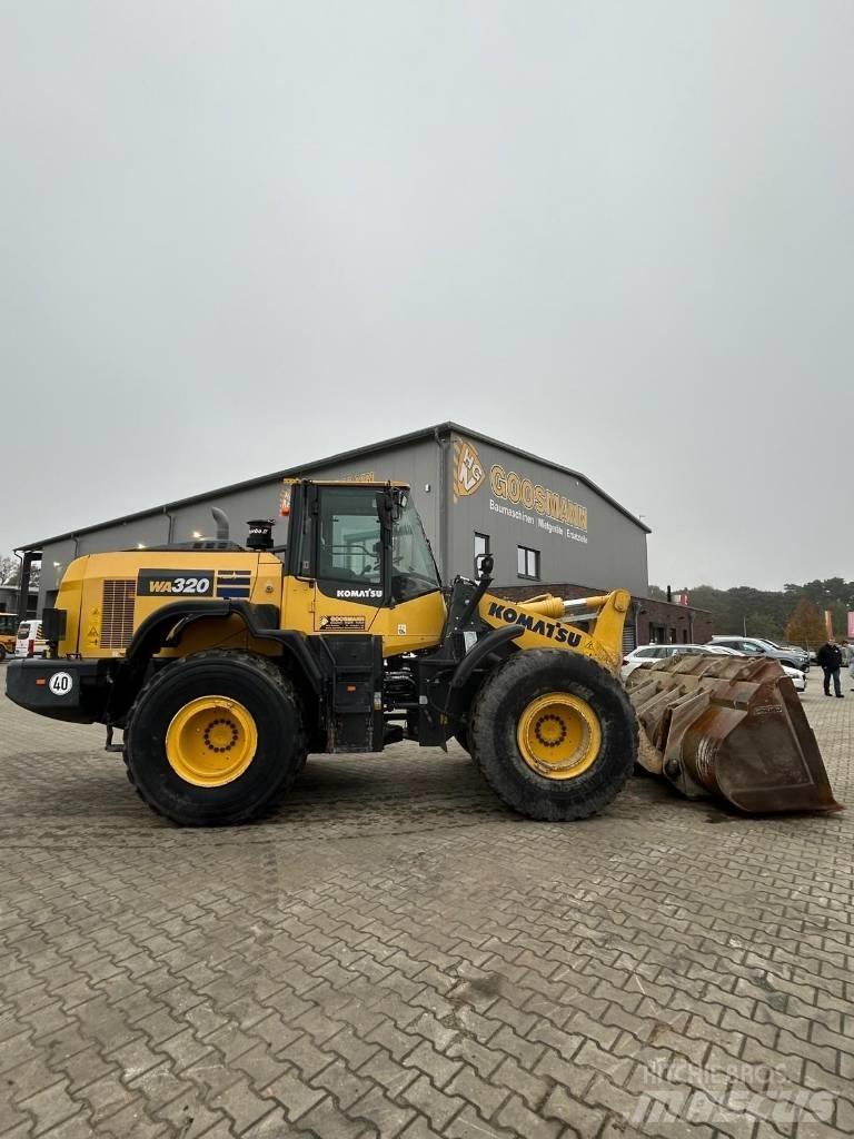 Komatsu WA 320 Колесни товарачи