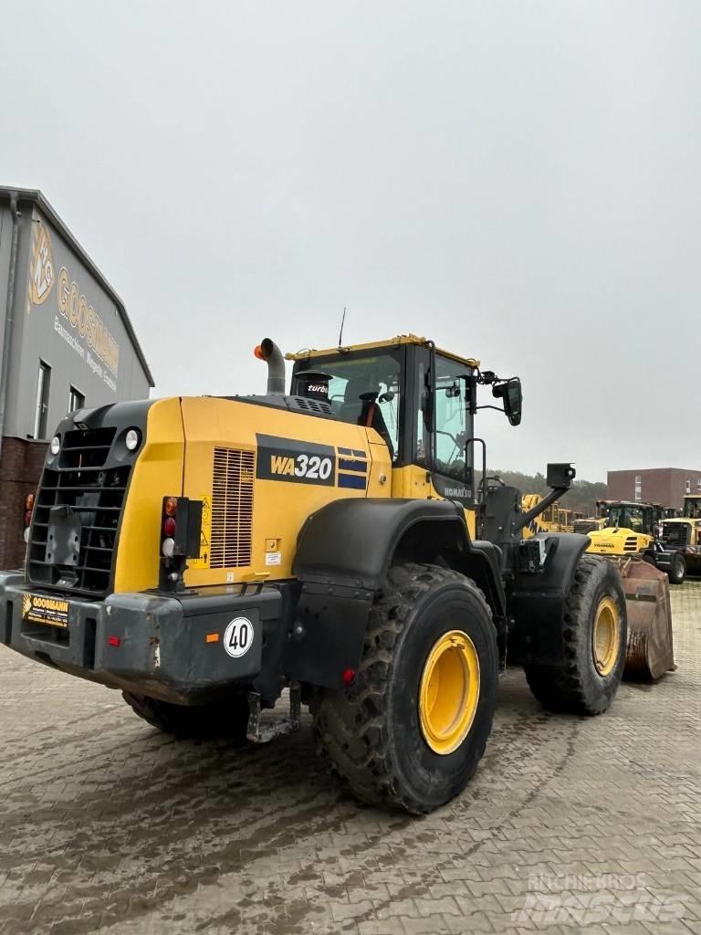 Komatsu WA 320 Колесни товарачи