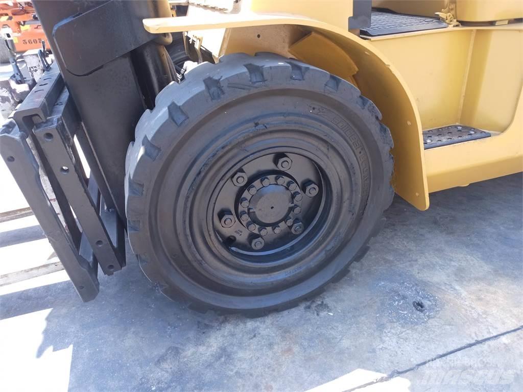 CAT DP45K Дизелови камиони
