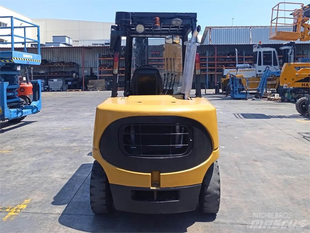 CAT DP45K Дизелови камиони
