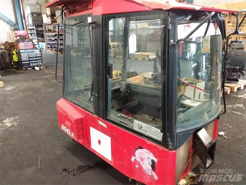 Valmet 860.3 Кабина