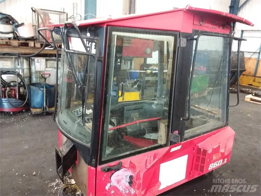 Valmet 860.3 Кабина