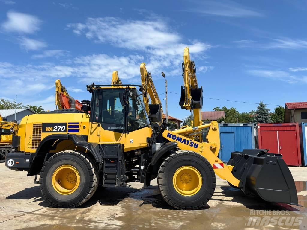 Komatsu WA270-8E0 Колесни товарачи