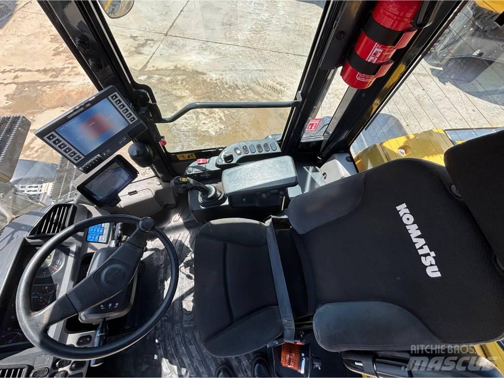 Komatsu WA270-8E0 Колесни товарачи