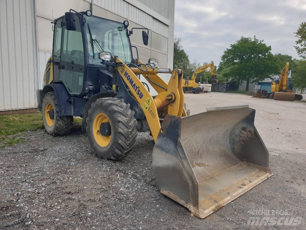 Komatsu WA70M-8 Колесни товарачи