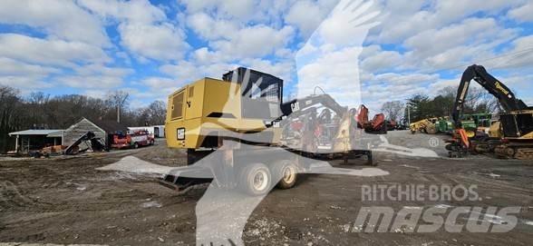 CAT 559C Товарачи с наклонена стрела
