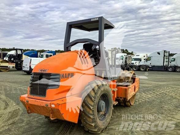 Hamm 3307P Еднобарабанни ролки

