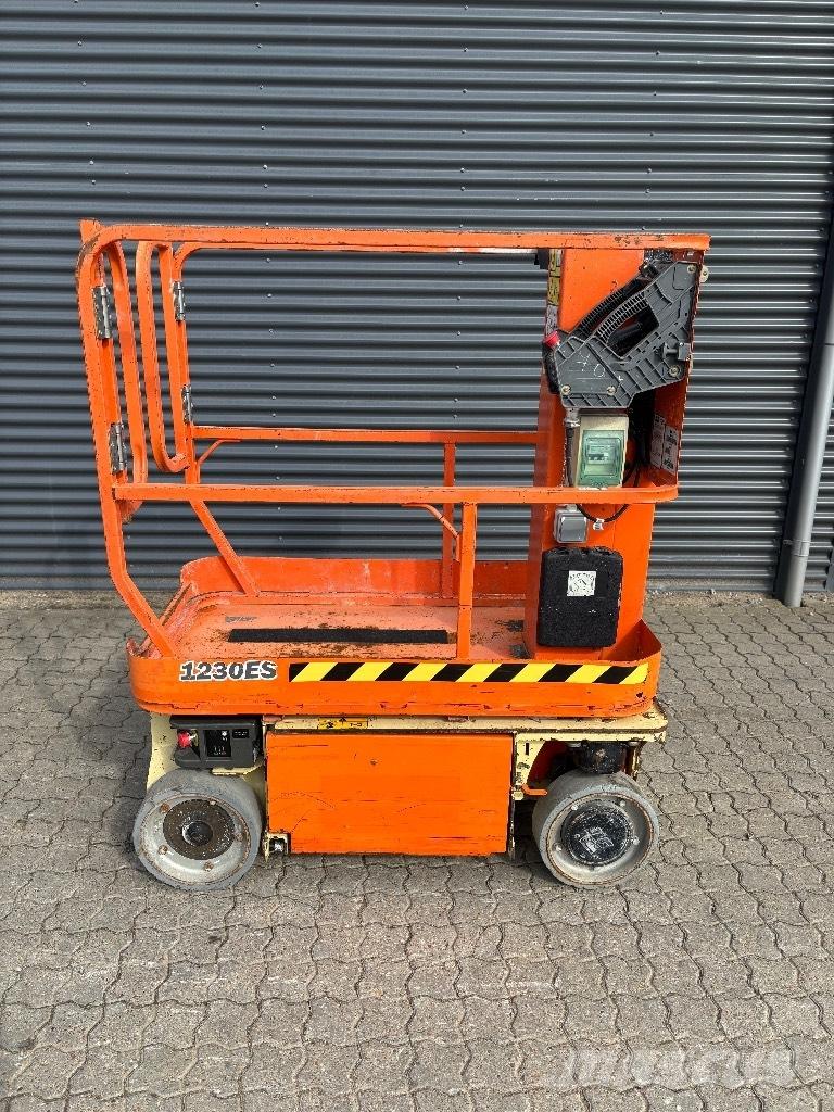 JLG 1230 ES Вертикални мачтови повдигачи
