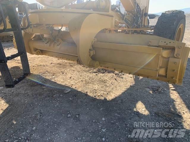 CAT 16 Грейдери