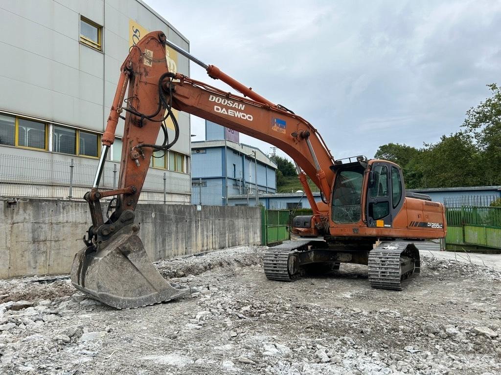 Doosan DX 255 LC Верижен екскаватор