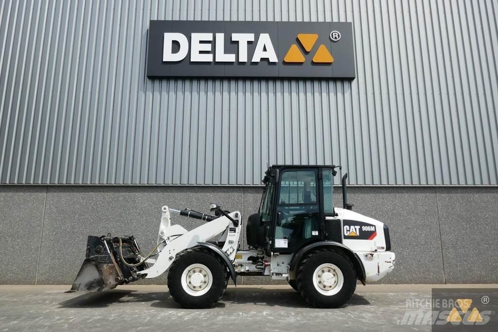CAT 906M Колесни товарачи