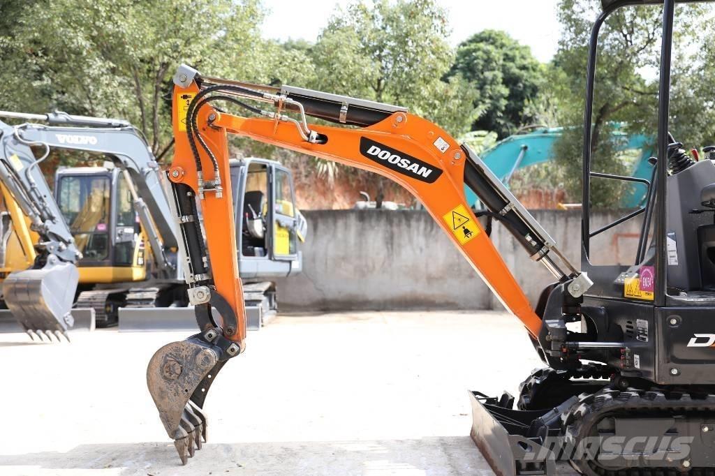 Doosan DX 17 Верижен екскаватор