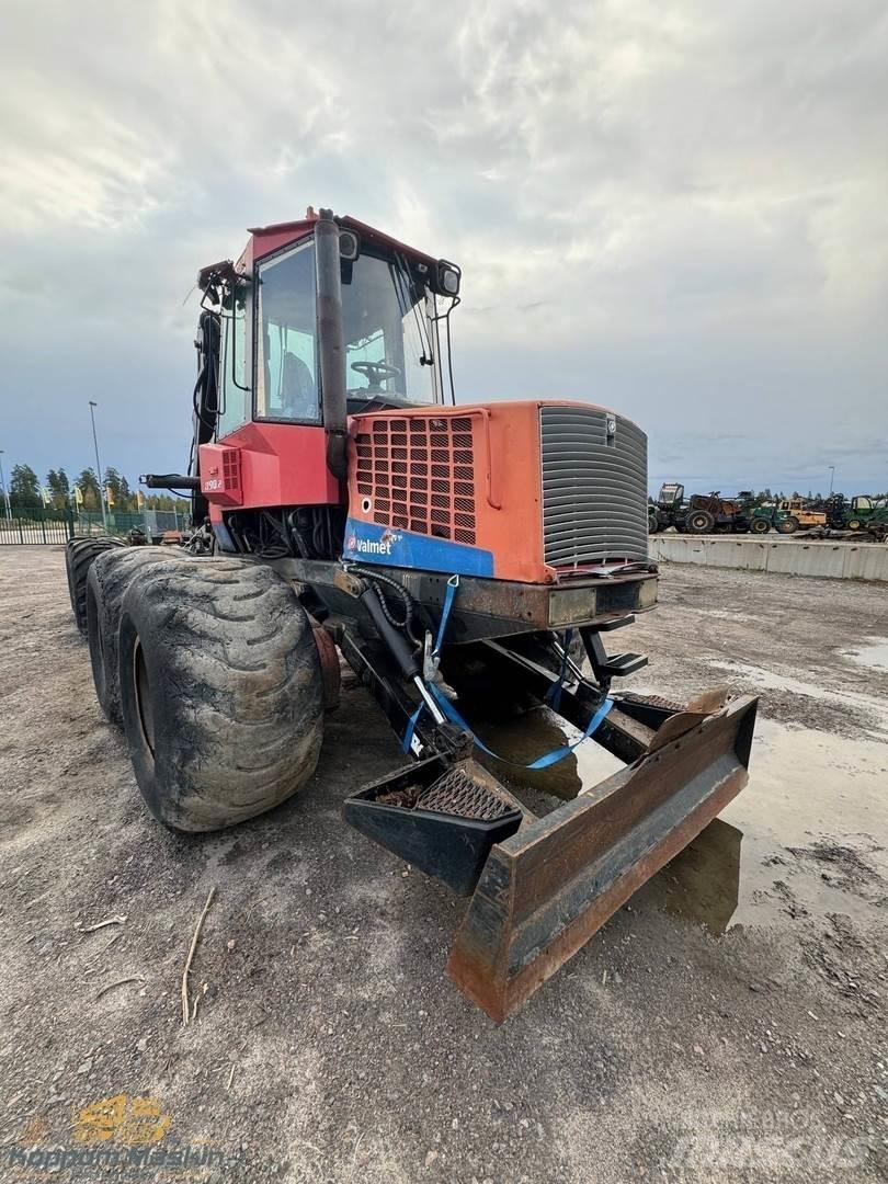 Valmet 890.2 Форуардери