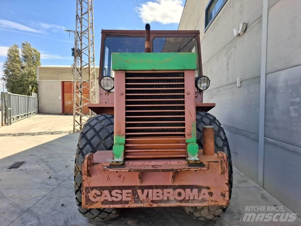 CASE Vibromax W1102D Еднобарабанни ролки
