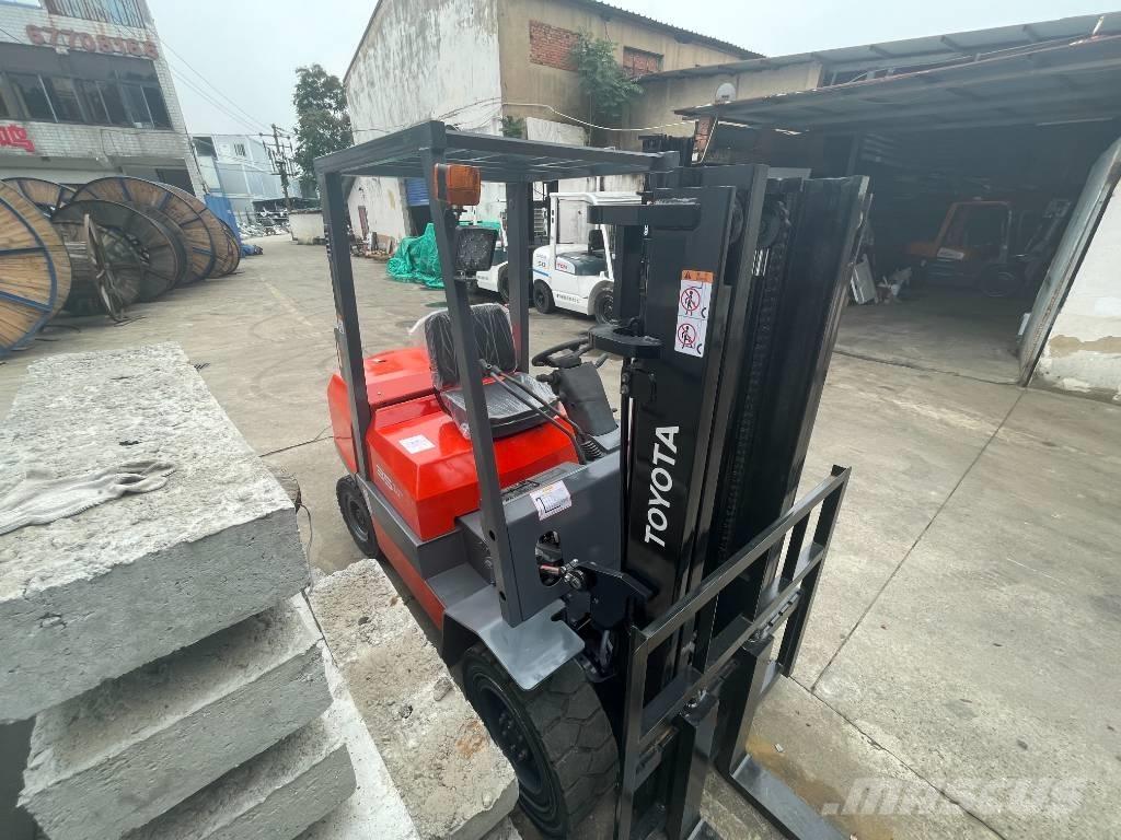 Toyota 3.5t Дизелови камиони