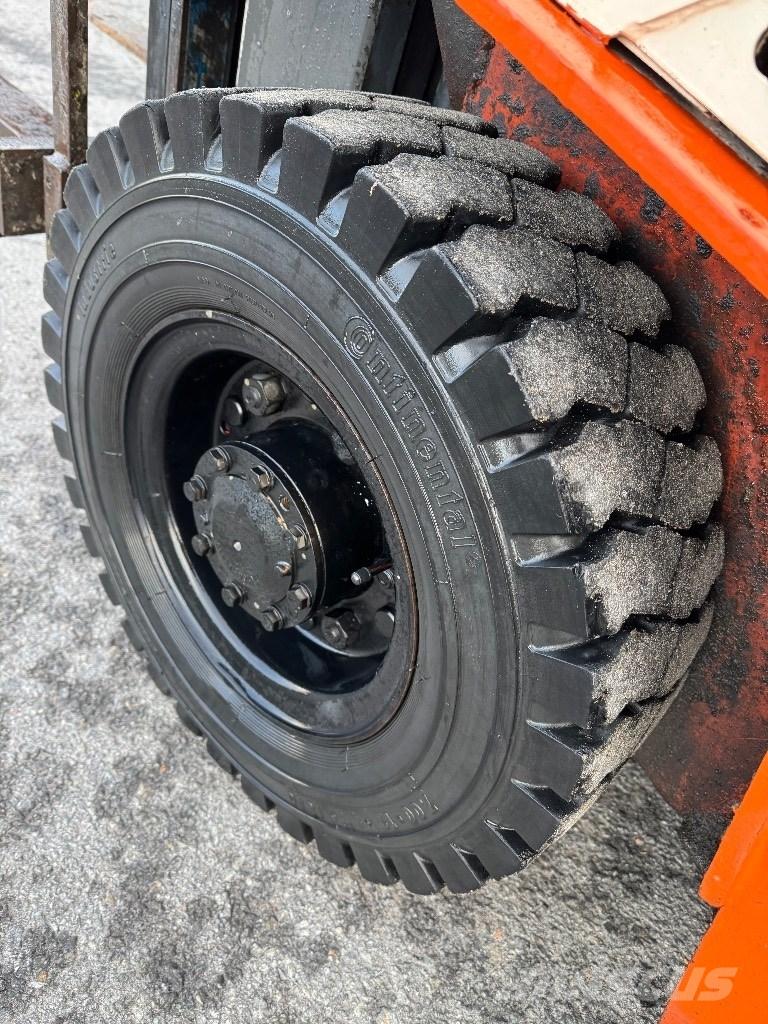 Nissan 25 Камиони с АГУ