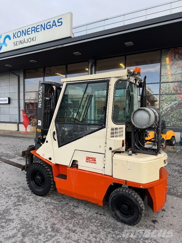 Nissan 25 Камиони с АГУ