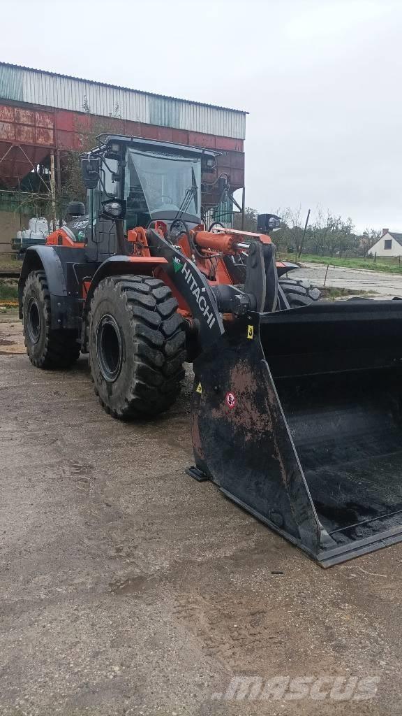 Hitachi ZW220 Колесни товарачи