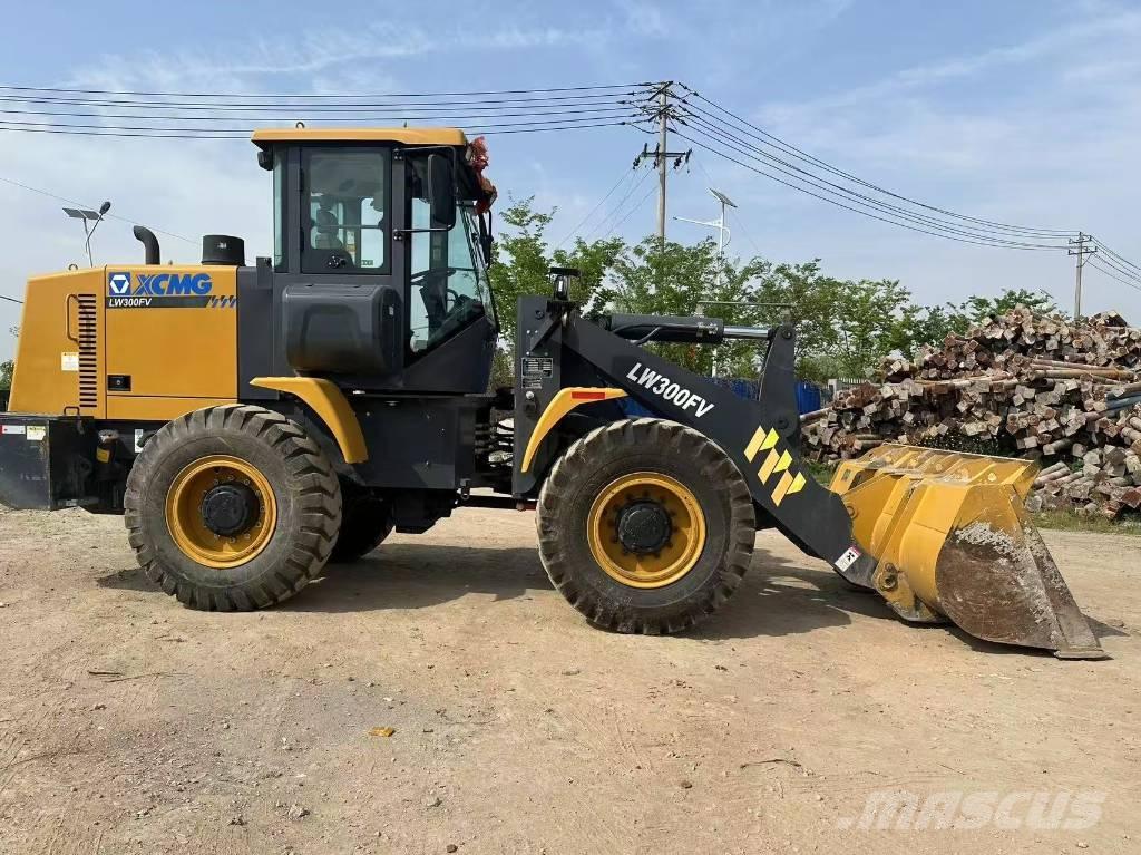 XCMG LW 300 F Колесни товарачи