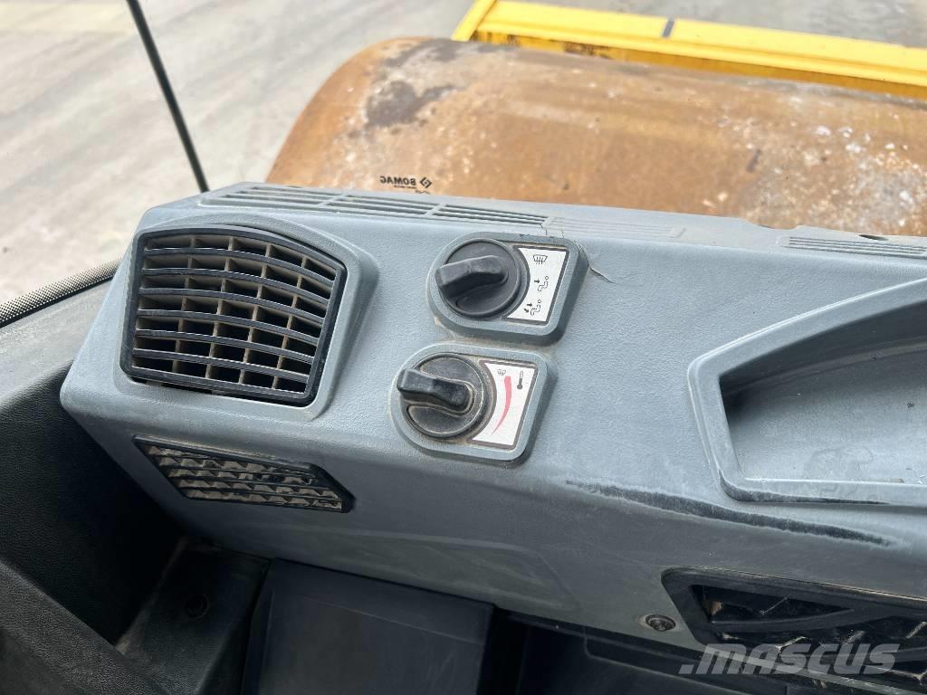 Bomag BW213D-5 Еднобарабанни ролки
