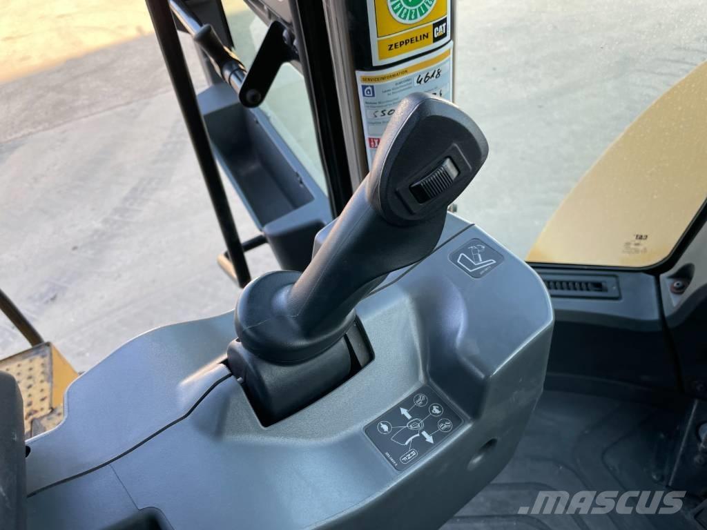 CAT 950M Колесни товарачи