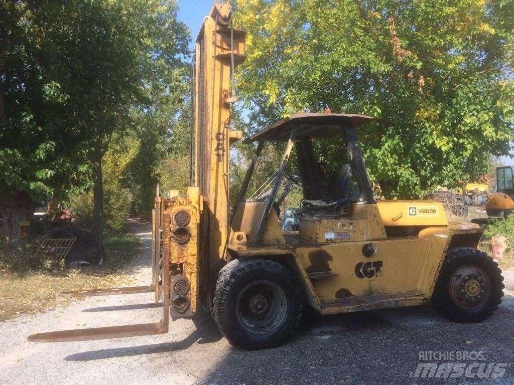 CAT V 200 B Дизелови камиони