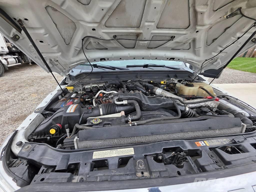 Ford F 550 Общински/универсални превозни средства
