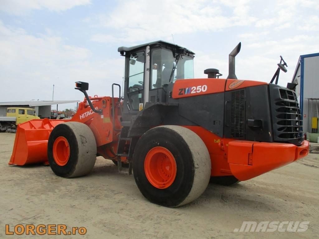 Hitachi ZW 250 Колесни товарачи