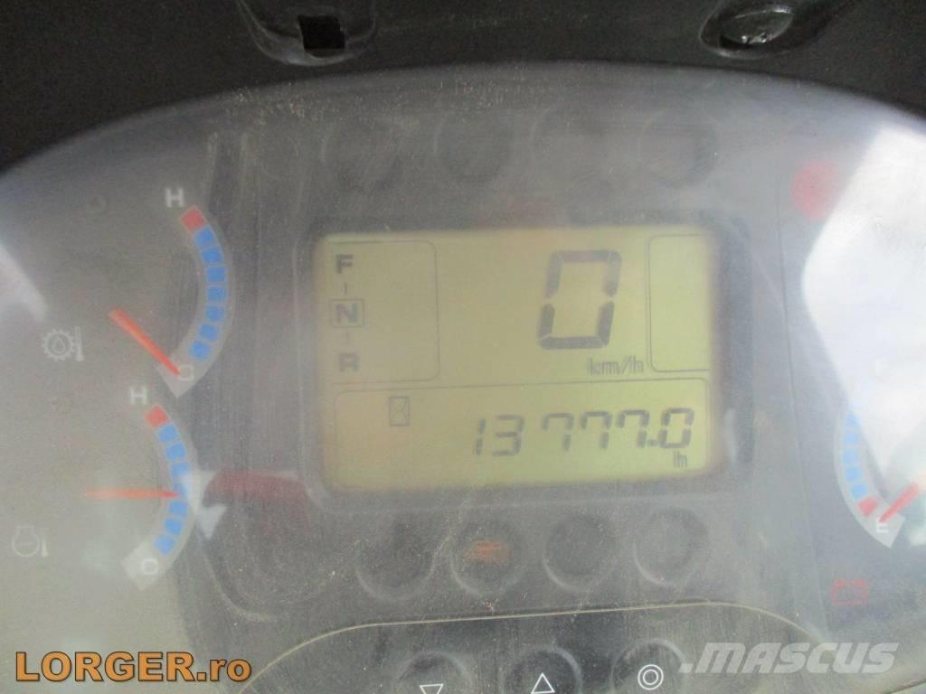 Hitachi ZW 250 Колесни товарачи