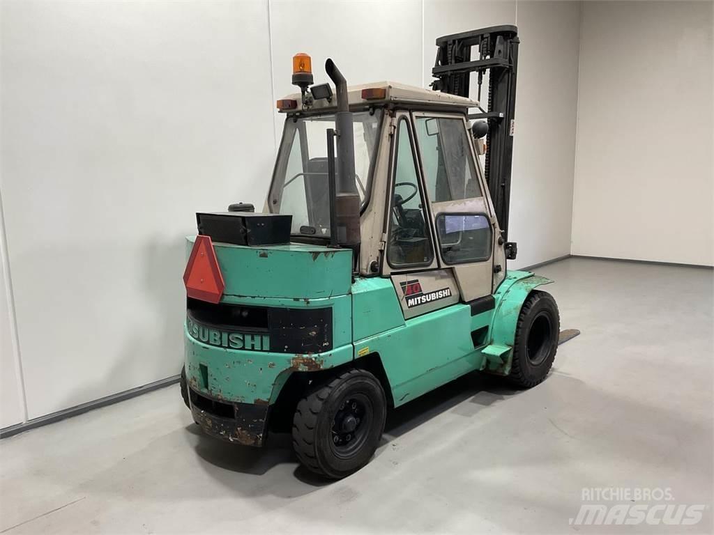 Mitsubishi FD40T Дизелови камиони