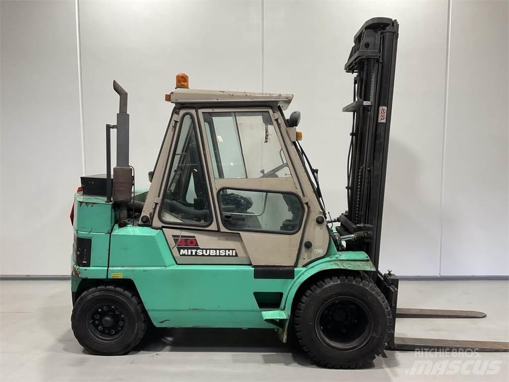Mitsubishi FD40T Дизелови камиони