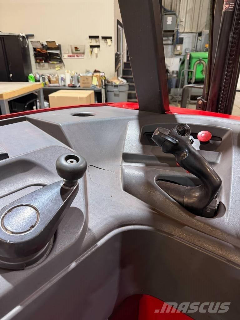 Raymond 410C30TT Ретрак/ Високоповдигач с изместване на вилката напред